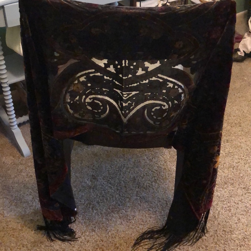 Shawl - Picture 3 of 8